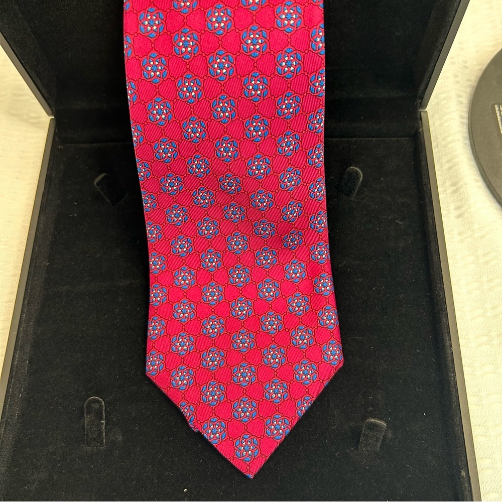 HERMES Designer Man’s Luxury 💯 Silk Necktie red
